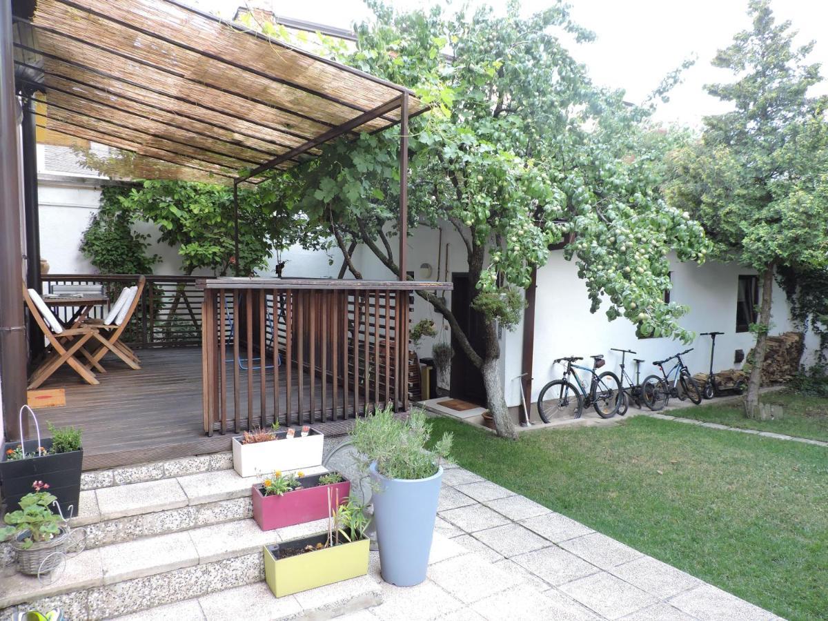 Apartments Music And Garden Sarajevo Buitenkant foto